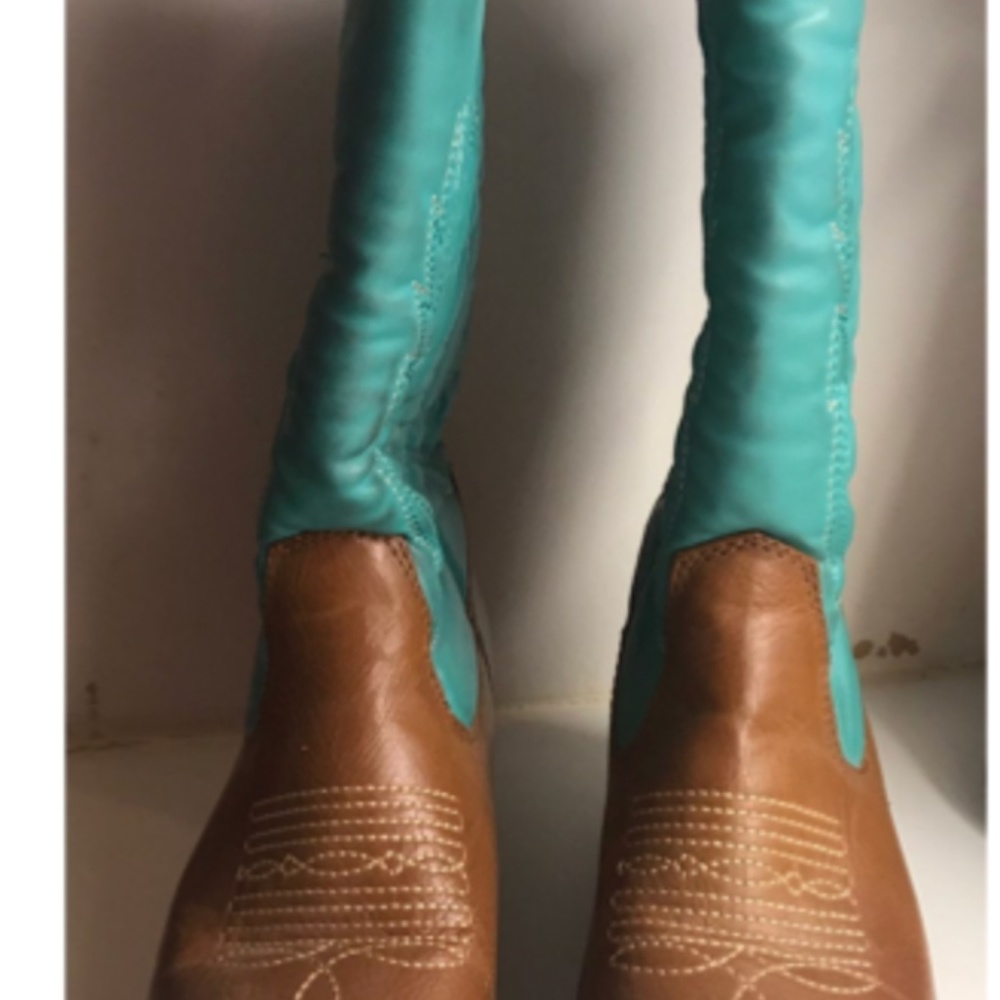 Women's Cowboy Boots - Size 6